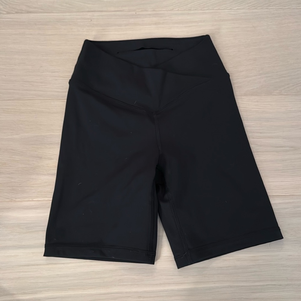 SIZE SMALL MONO B ATHLETIC SHORTS